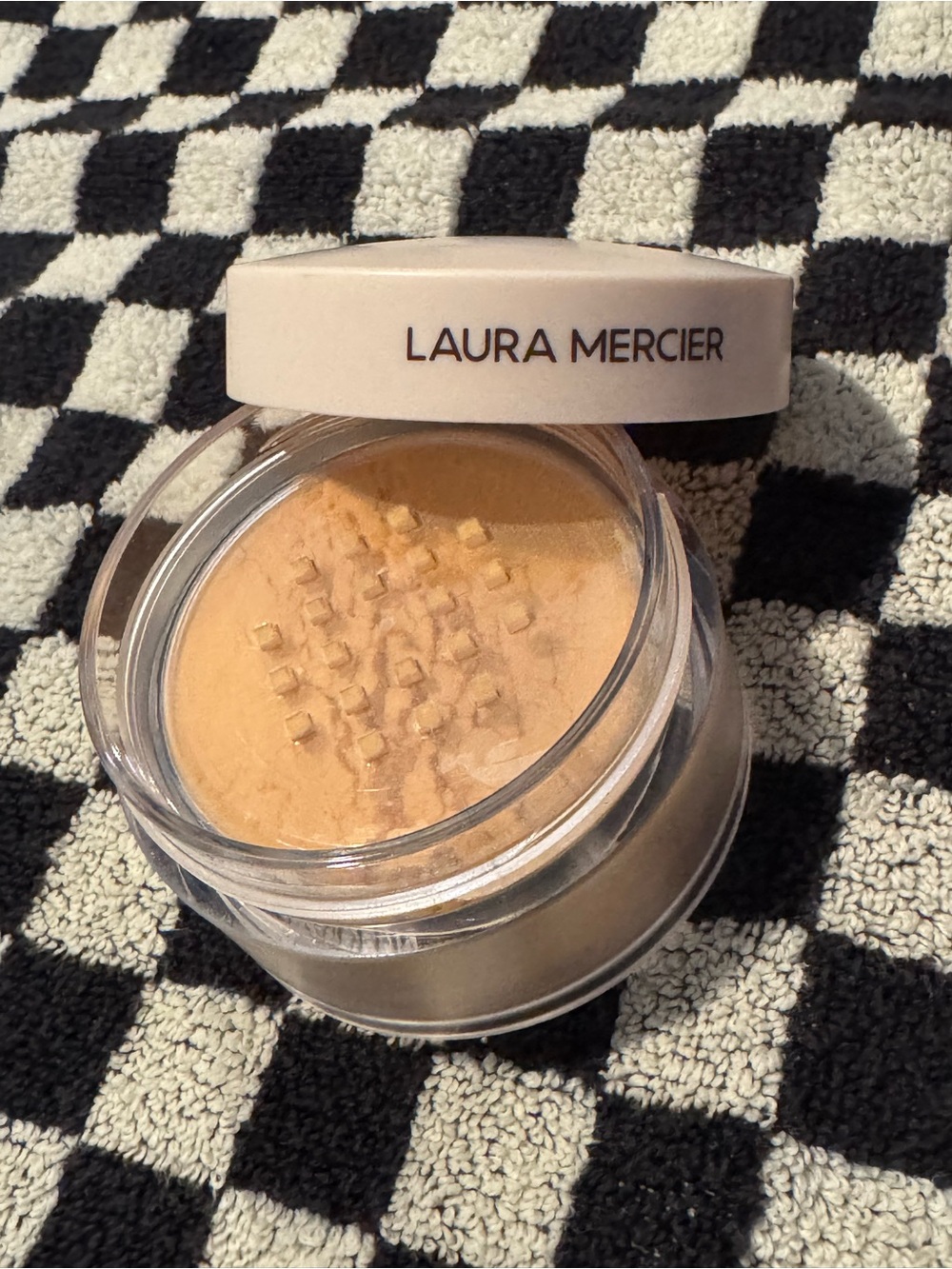 Laura Mercier Loose Setting Powder - Honey - Picture 3 of 3
